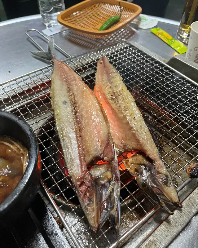 연탄불에 구워지는 돼지고기