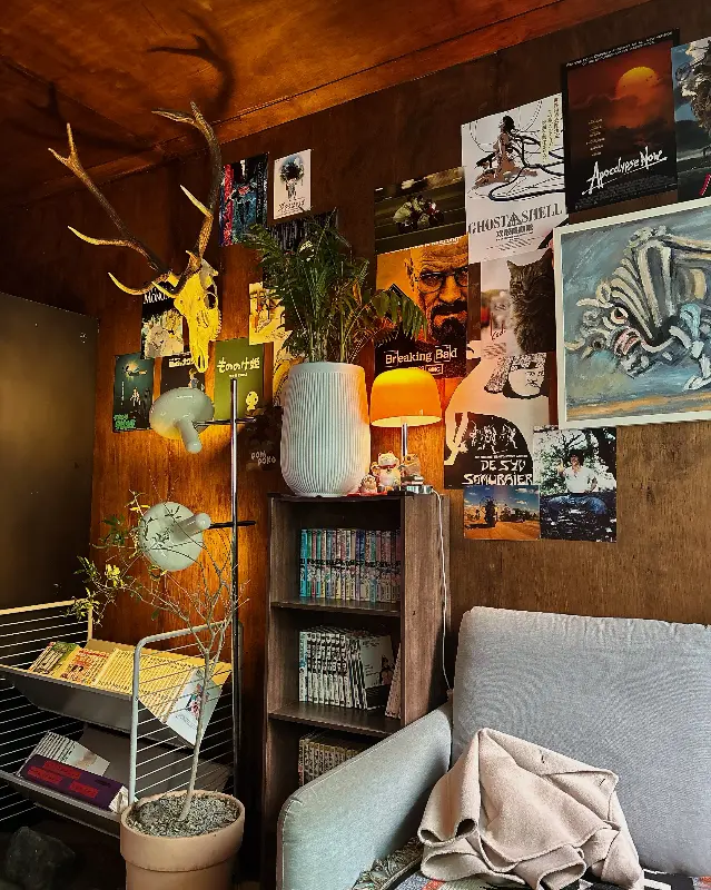 책장과 소파 좌석