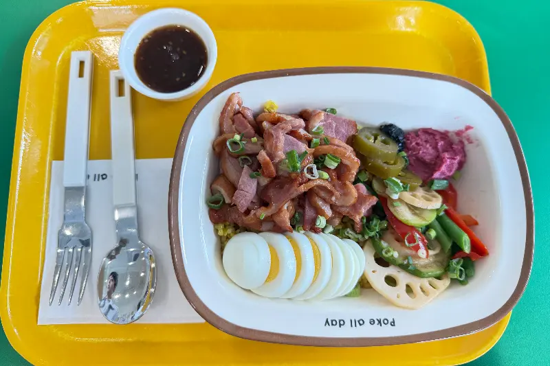 닭다리살 포케의 모습