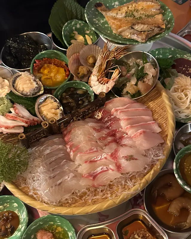 화려한 숙성회 한 상