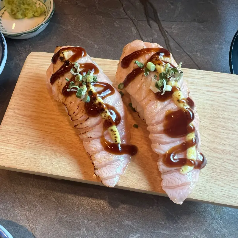 구운 연어 초밥