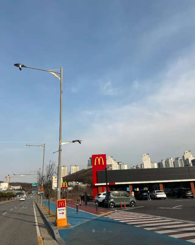 맥도날드 아산 탕정DT점 외관