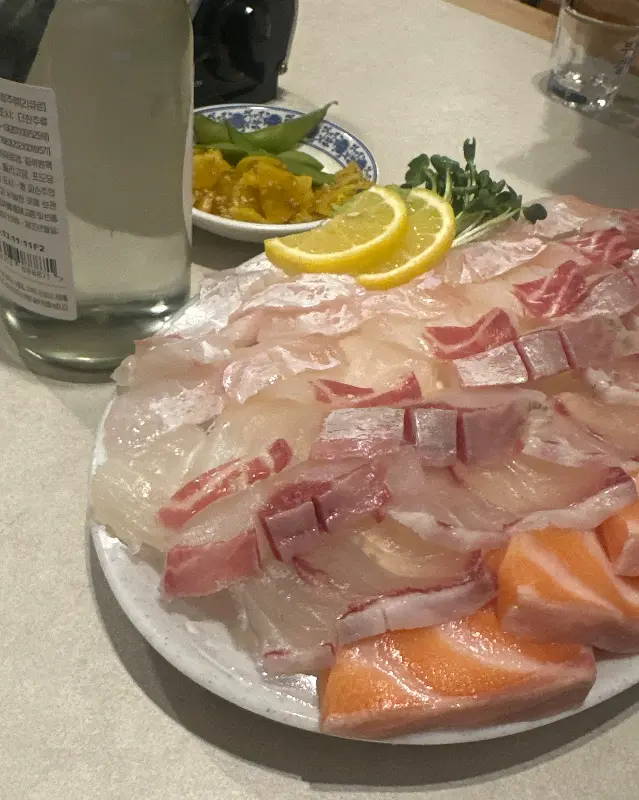 싱싱함이 눈으로도 느껴지는 숙성회