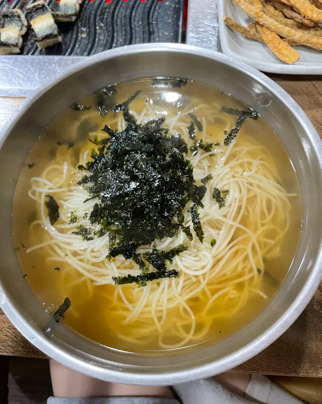 따뜻한 잔치국수