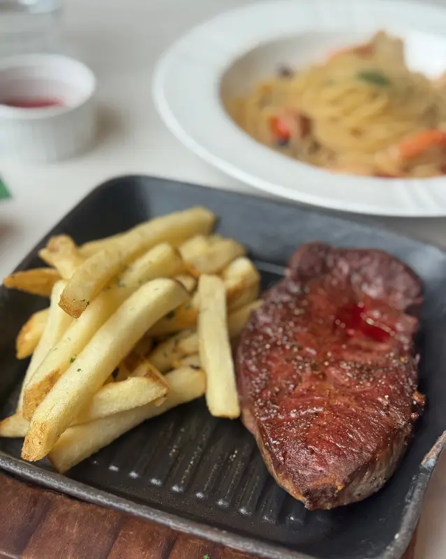 스테이크와 감자튀김