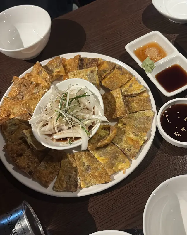 육회와 환상적인 궁합을 자랑하는 육전