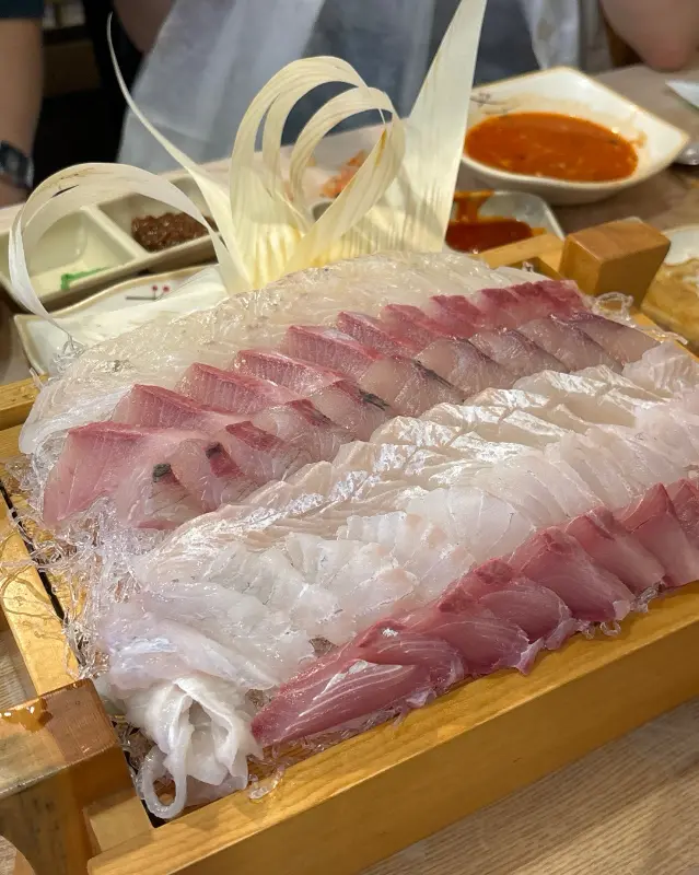 윤기가 흐르는 활어회