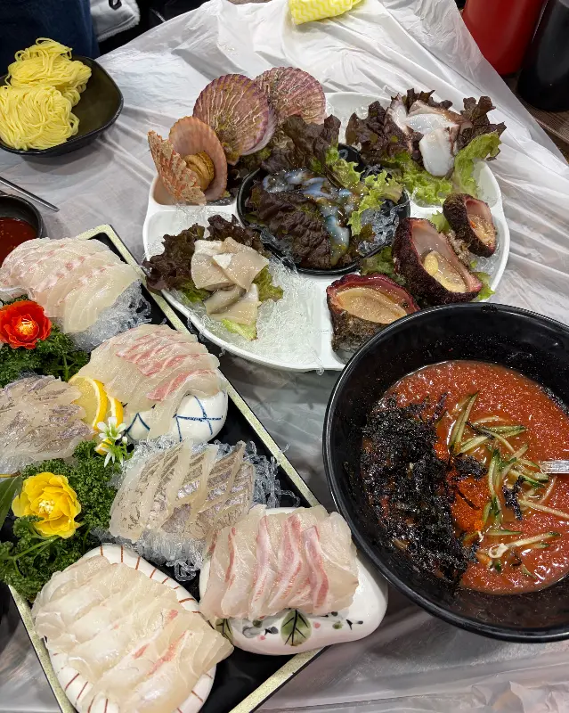 전복 내장이 듬뿍 들어간 전복 솥밥