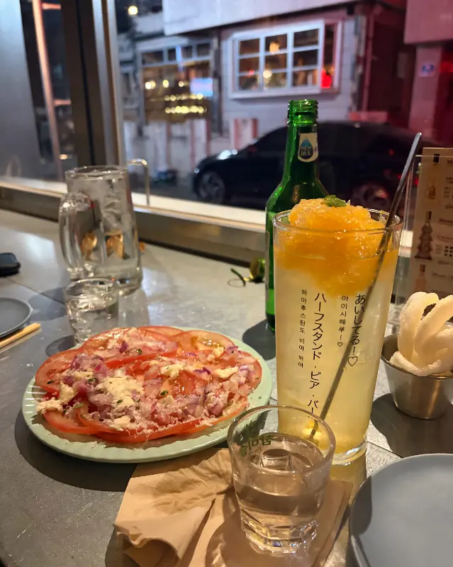 자몽 하이볼과 토마토 피자