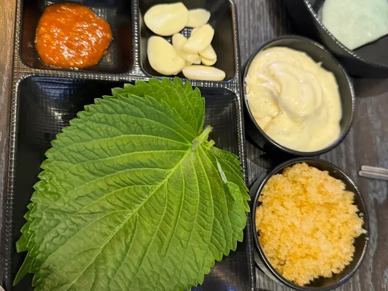 쭈꾸미와 함께 먹으면 더욱 맛있는 쌈 채소와 소스