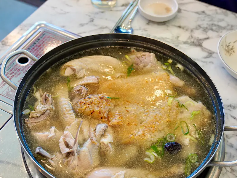 보글보글 끓고 있는 닭백숙