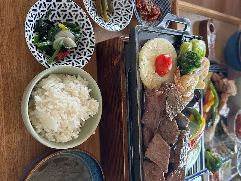 정갈하게 차려진 농가의 식탁 한 상차림