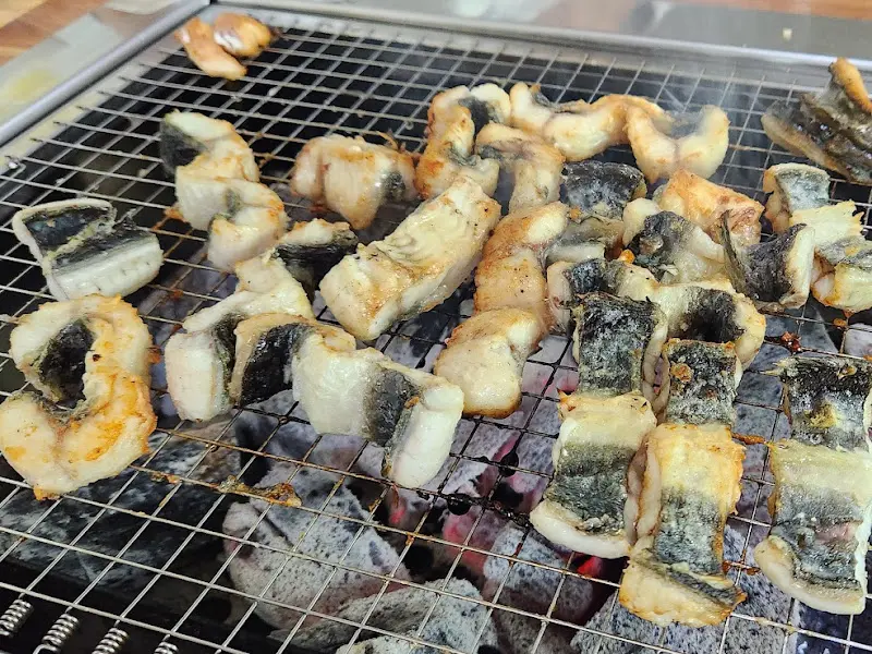 노릇하게 구워진 장어