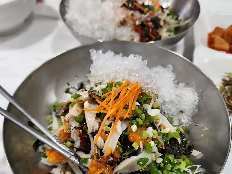 푸짐한 물회의 비주얼