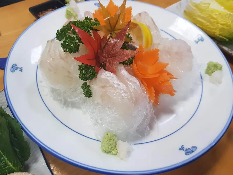 화려한 플레이팅의 모듬회