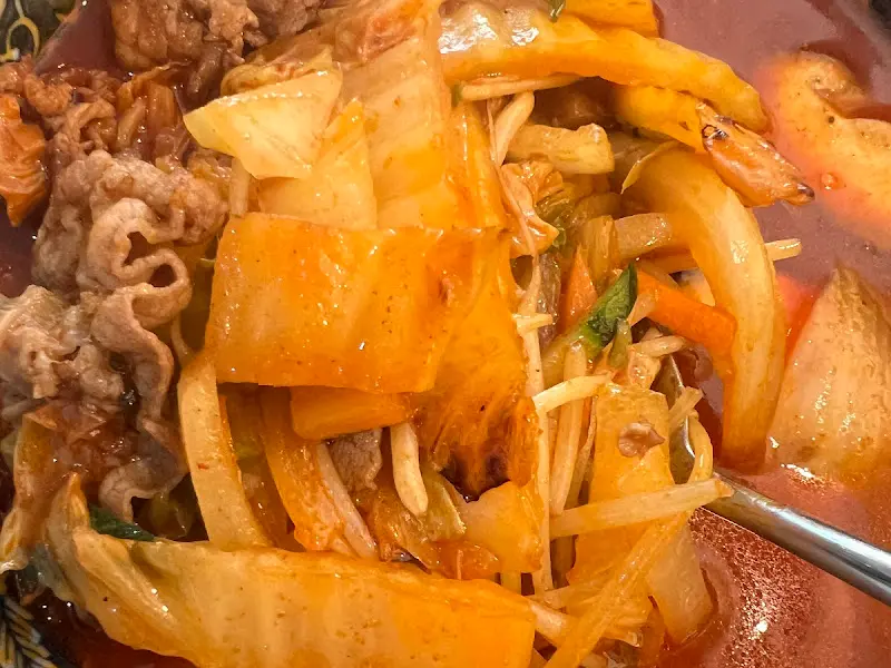 우삼겹과 김치가 가득한 짬뽕밥