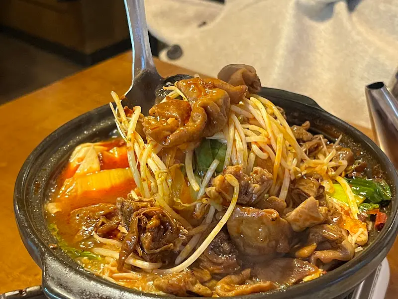 마라곱창전골에 푸짐하게 들어간 곱창과 면