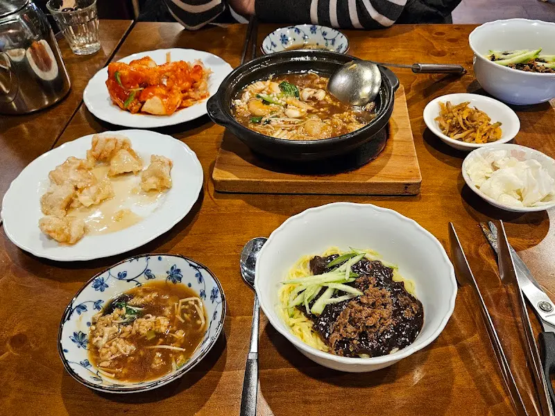 런치 세트 메뉴의 전체적인 모습