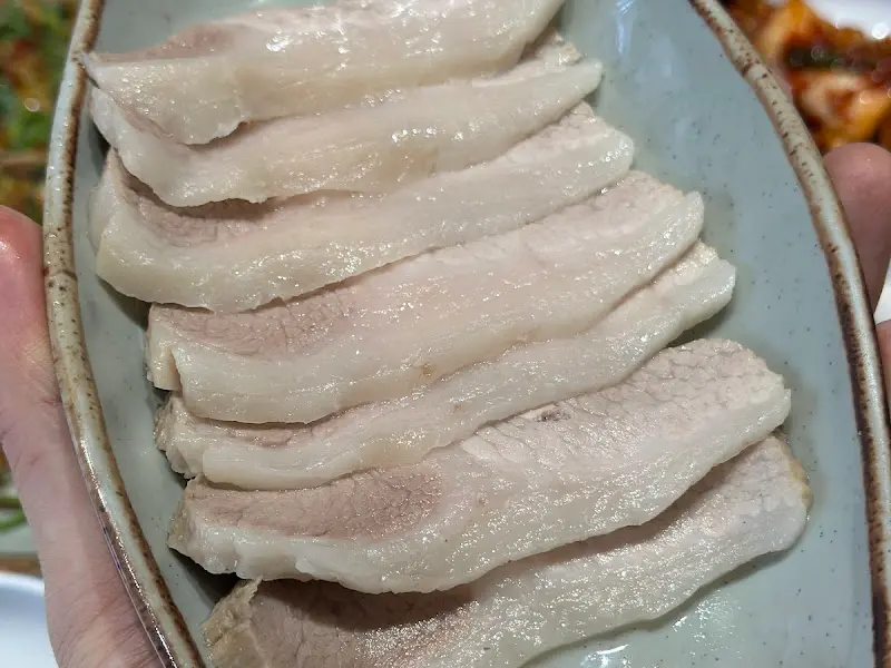 윤기가 흐르는 가브리살 수육