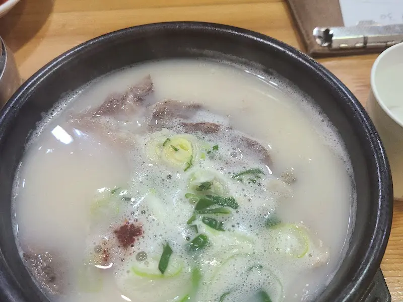 다대기를 풀어 얼큰해진 돼지국밥