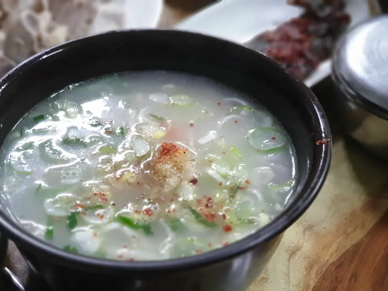 갈비수육과 국밥 한 상 차림