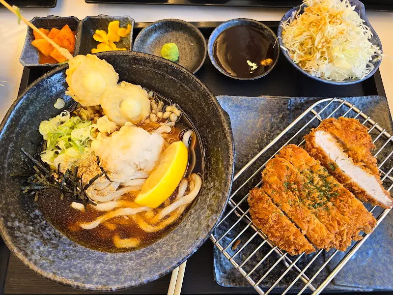 깔끔하게 차려진 한 상