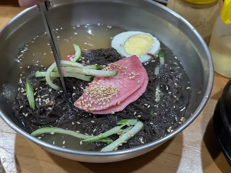 살얼음 동동 뜬 시원한 물냉면