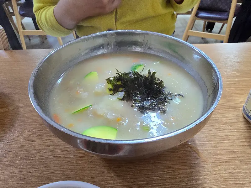 따끈하고 든든한 감자옹심이