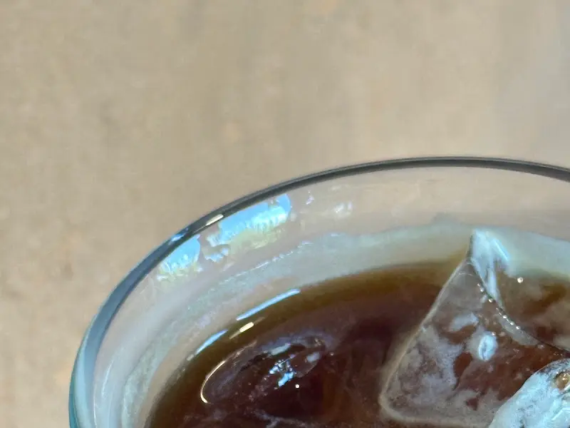 깔끔하고 시원한 아이스 아메리카노