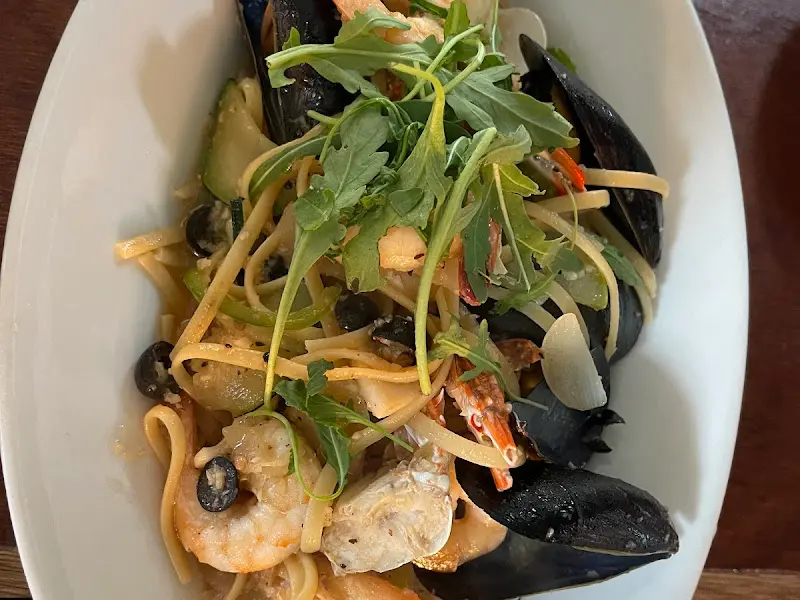 윤기가 좔좔 흐르는 해산물 알리오올리오 파스타