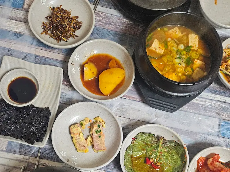 돌솥밥과 함께 나오는 된장찌개