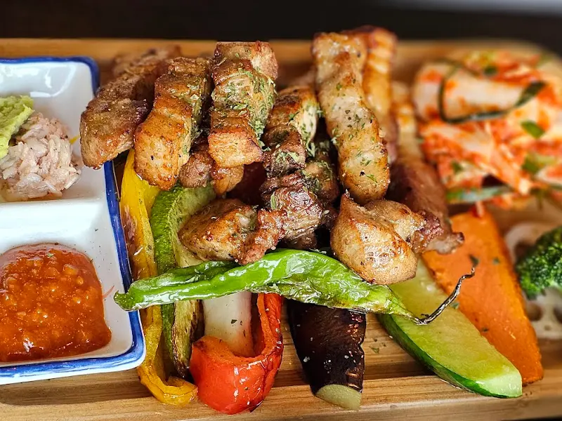 보기 좋게 구워져 나온 삼겹살 구운 야채구이