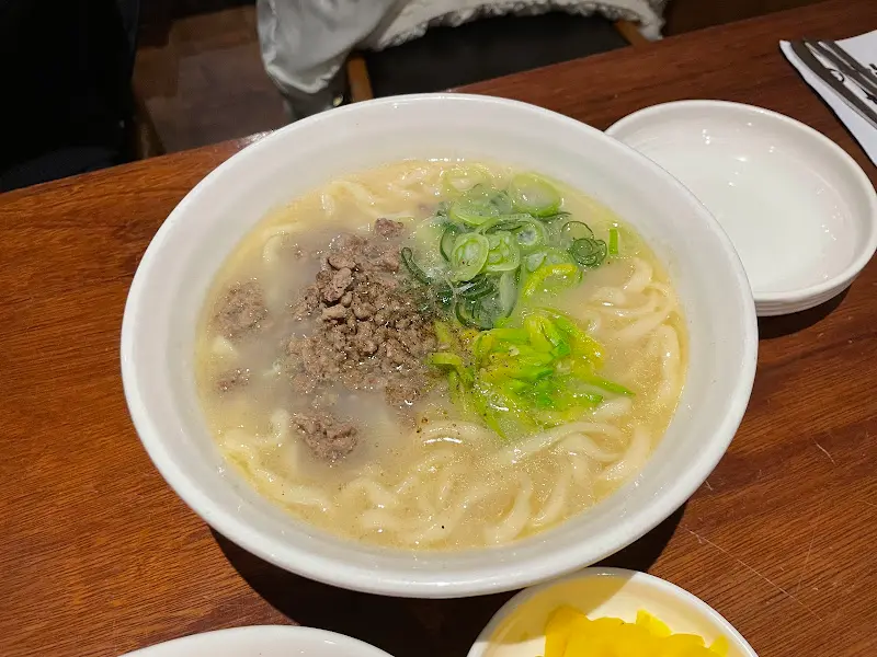 한우 사골 국수의 모습