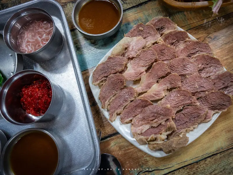윤기가 흐르는 수육