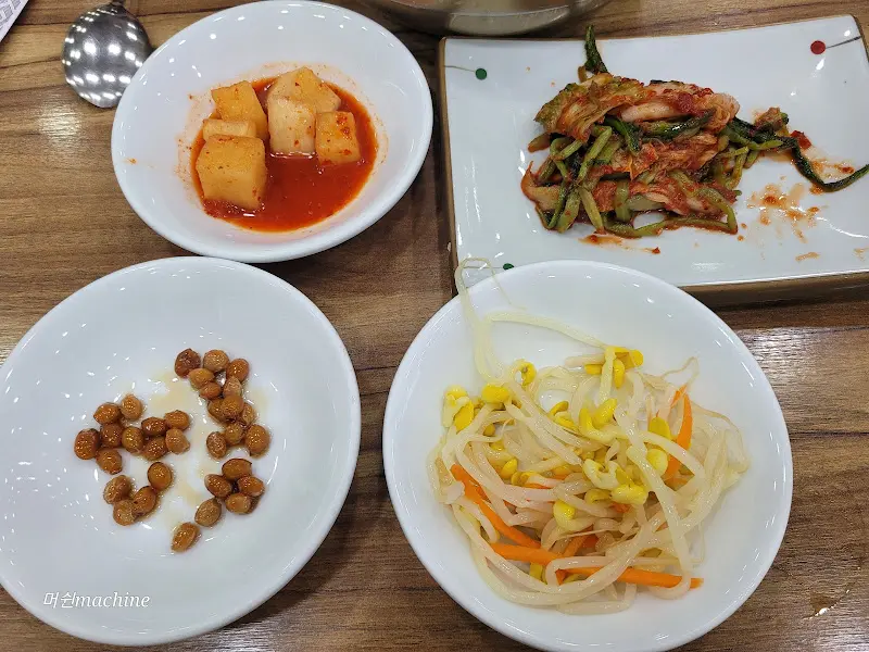 다슬기수제비 밑반찬