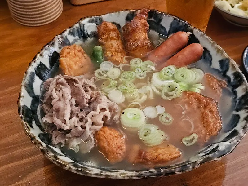 다양한 오뎅과 재료가 푸짐하게 들어간 오뎅탕