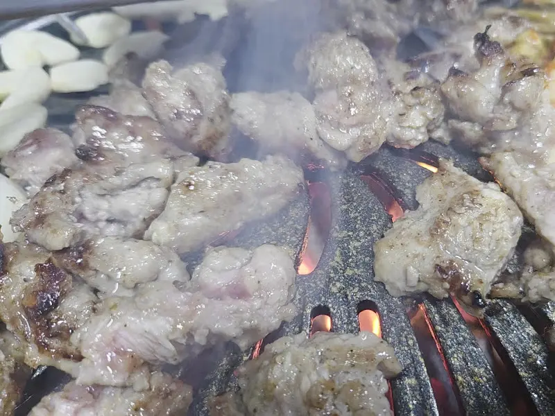 오돌뼈 구워지는 모습