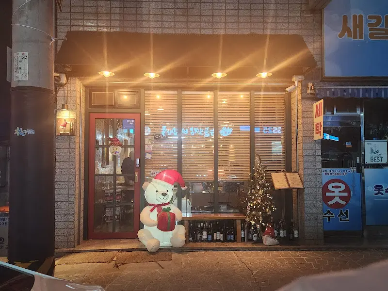 귀여운 곰인형이 있는 가게 외부