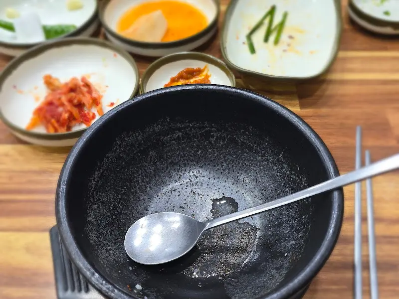 깨끗하게 비워진 국밥 그릇이 맛을 증명한다.