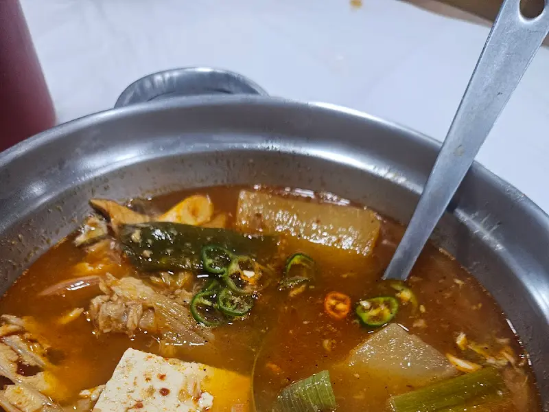 매운탕 속 재료들