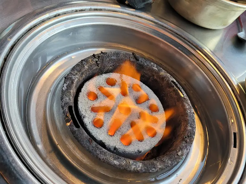 식당에서 바라본 탁 트인 바다 풍경