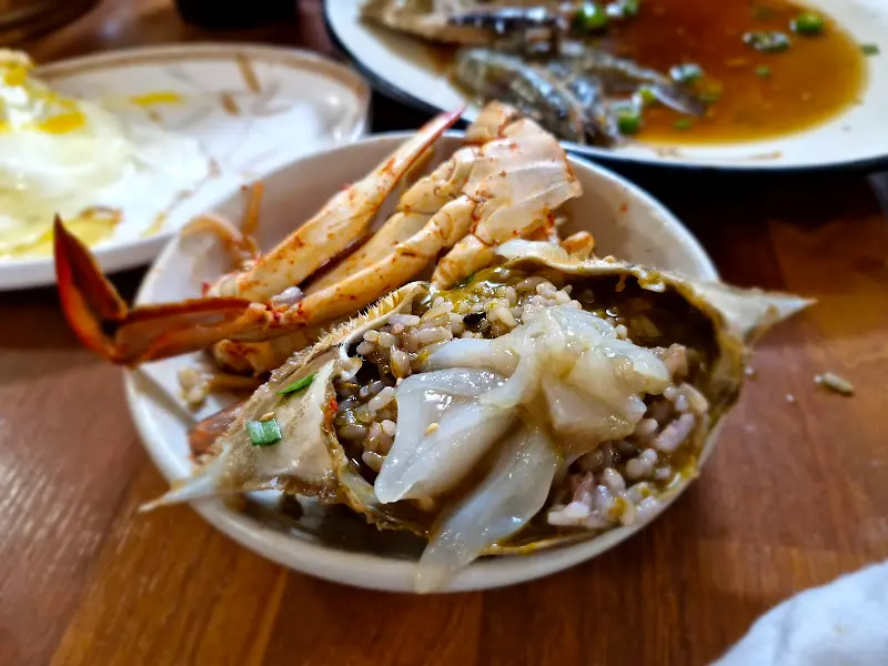 게딱지에 밥 비벼먹기