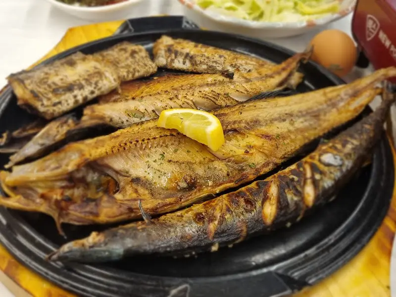 윤기가 흐르는 생선구이