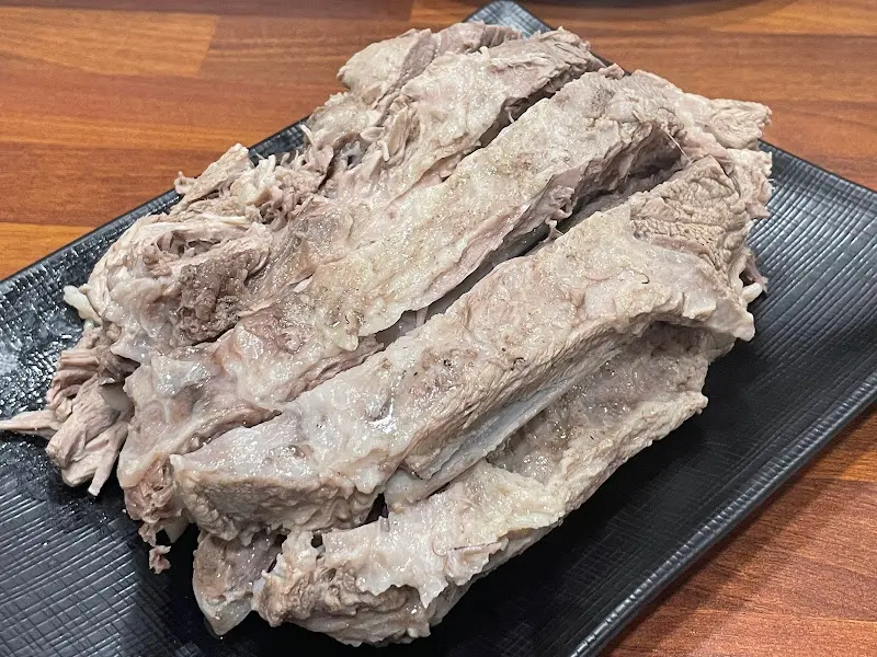 윤기가 흐르는 갈비수육