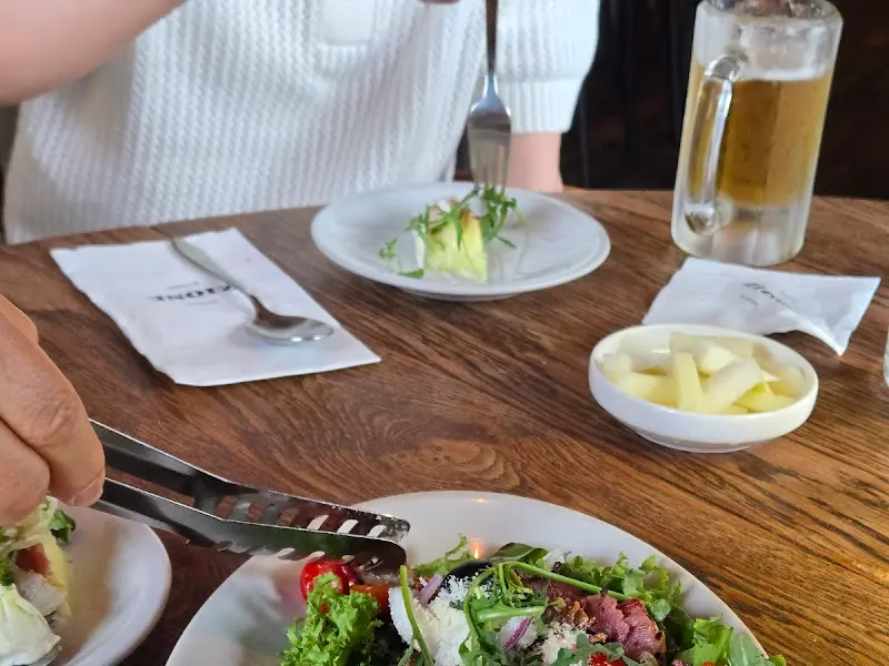 맥주와 함께 즐기는 샐러드