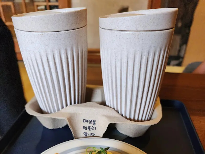 테이크 아웃 컵 디자인