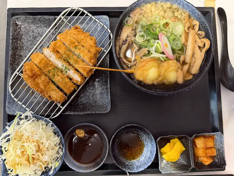 흑돼지 돈까스와 우동 세트