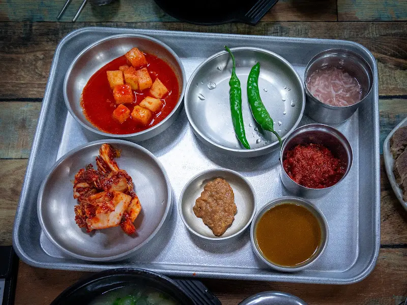 푸짐한 밑반찬 한 상