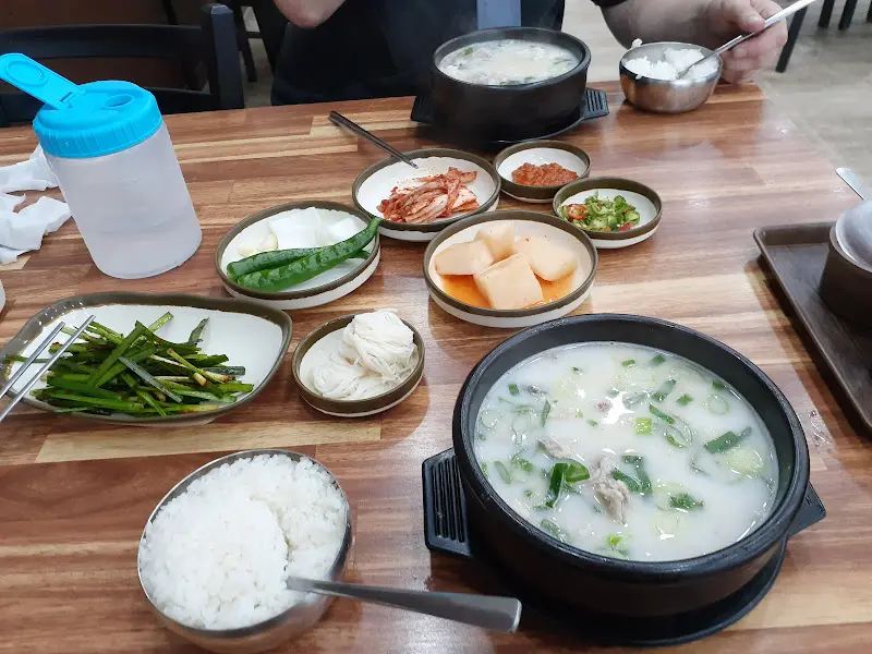 푸짐한 한 상 차림, 넉넉한 인심이 느껴진다.