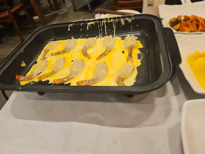 새우전이 구워지는 모습